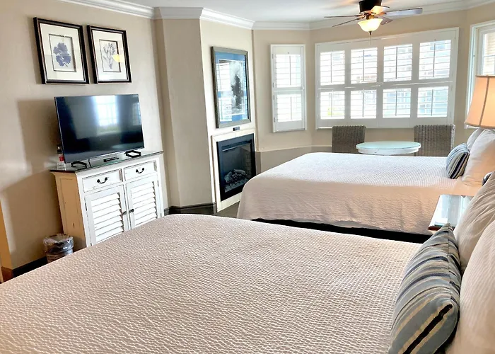 Sand Pebbles Inn